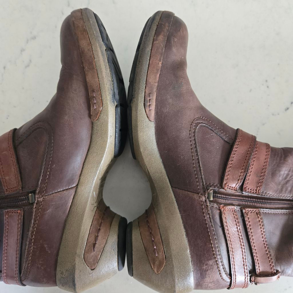 Women's Merrell Brown Leather Heeled Boots with Tan Straps US 8 - Picture 4 of 12